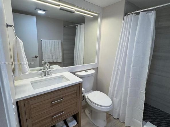 9200 N Hollybrook Lake Dr 208, Pembroke Pines FL 33025