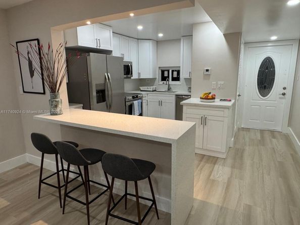 9200 N Hollybrook Lake Dr 208, Pembroke Pines FL 33025