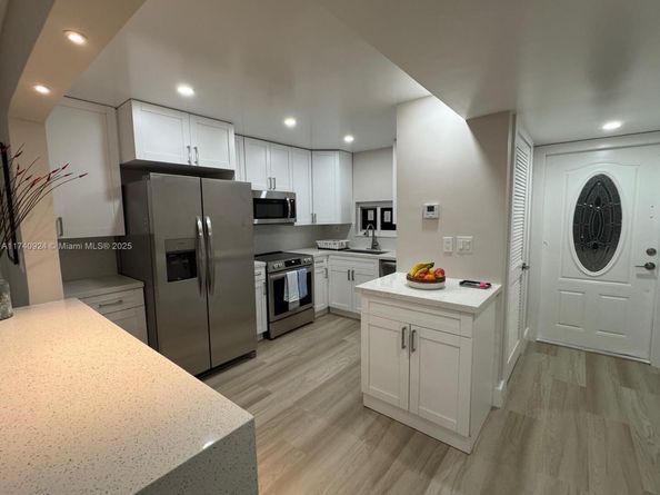 9200 N Hollybrook Lake Dr 208, Pembroke Pines FL 33025