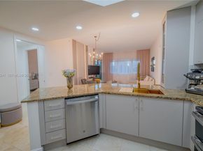 20000 E Country Club Dr 409, Aventura FL 33180