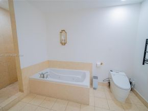 20000 E Country Club Dr 409, Aventura FL 33180