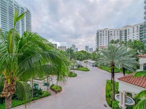 20000 E Country Club Dr 409, Aventura FL 33180