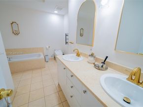 20000 E Country Club Dr 409, Aventura FL 33180