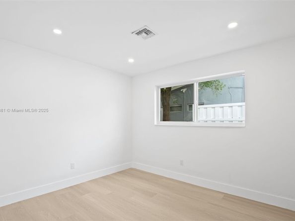 2825 NE 9th Ave, Wilton Manors FL 33334