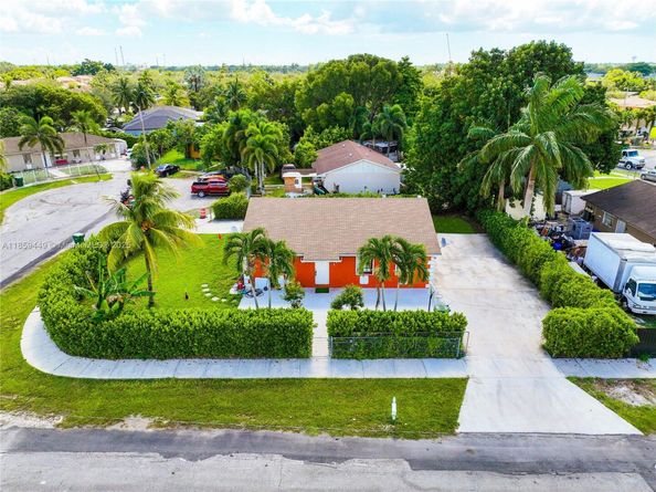 235 SW 16th Ter, Homestead FL 33030