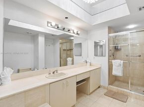 1000 W Island Blvd 612, Aventura FL 33160