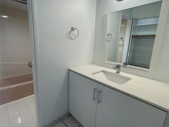 9682 Fontainebleau Blvd 410, Miami FL 33172