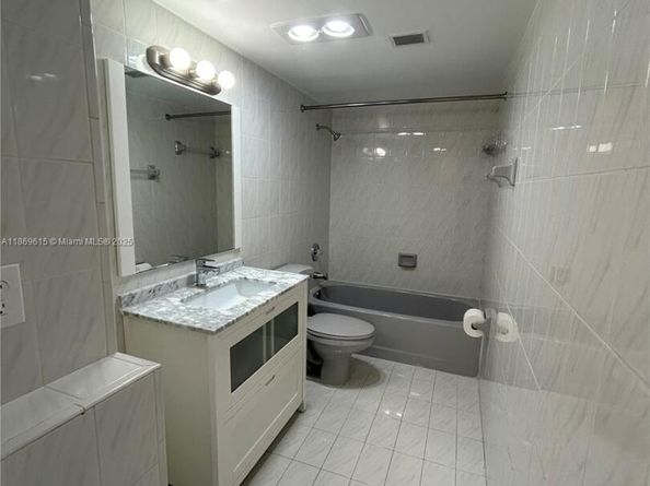 9682 Fontainebleau Blvd 410, Miami FL 33172