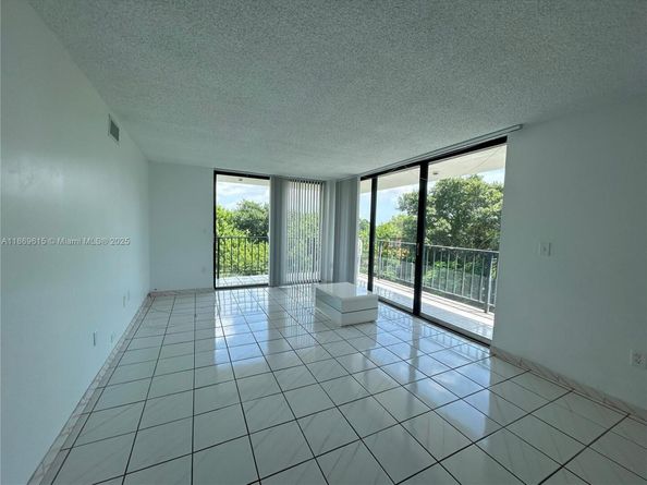 9682 Fontainebleau Blvd 410, Miami FL 33172