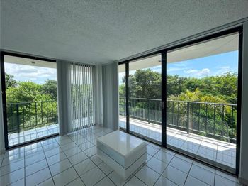 9682 Fontainebleau Blvd