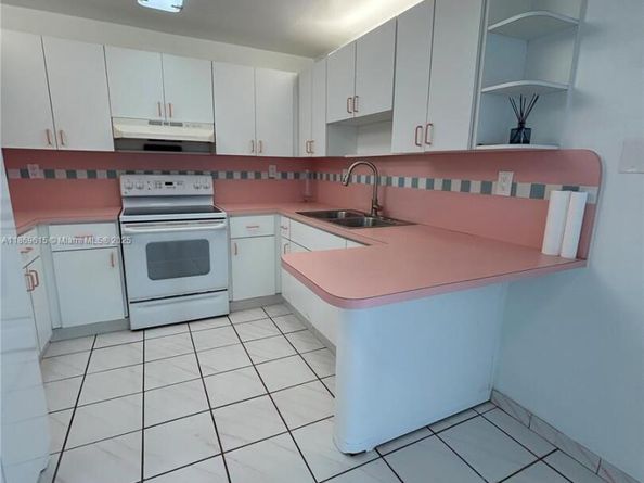 9682 Fontainebleau Blvd 410, Miami FL 33172
