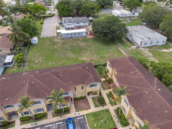 1901 SW 60th Ter, North Lauderdale FL 33068