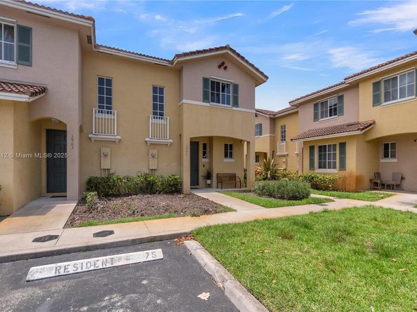 1901 SW 60th Ter, North Lauderdale FL 33068
