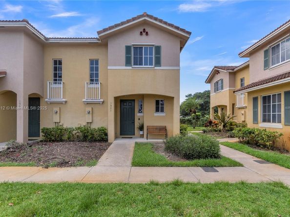 1901 SW 60th Ter, North Lauderdale FL 33068