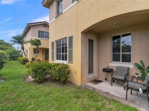 1901 SW 60th Ter, North Lauderdale FL 33068