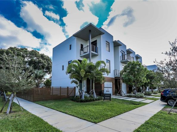 1640 Mckinley St, Hollywood FL 33020