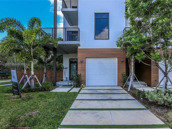 1640 Mckinley St, Hollywood FL 33020