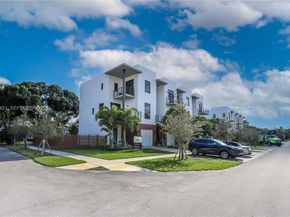 1640 Mckinley St, Hollywood FL 33020