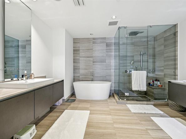 3250 NE 188th St 607, Aventura FL 33180