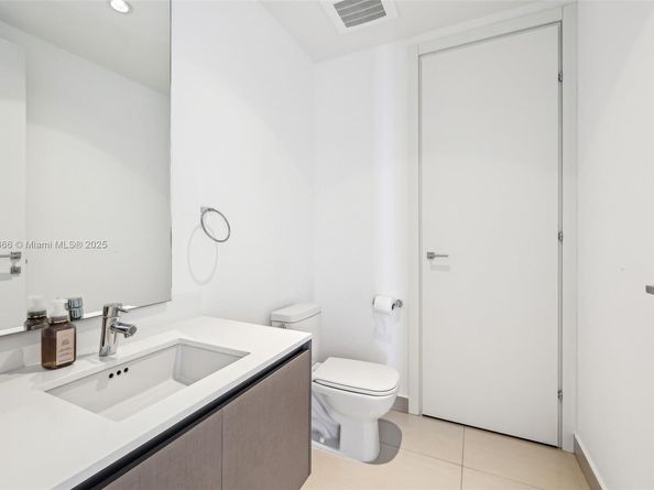 3250 NE 188th St 607, Aventura FL 33180