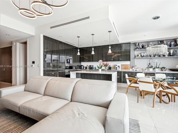 3250 NE 188th St 607, Aventura FL 33180