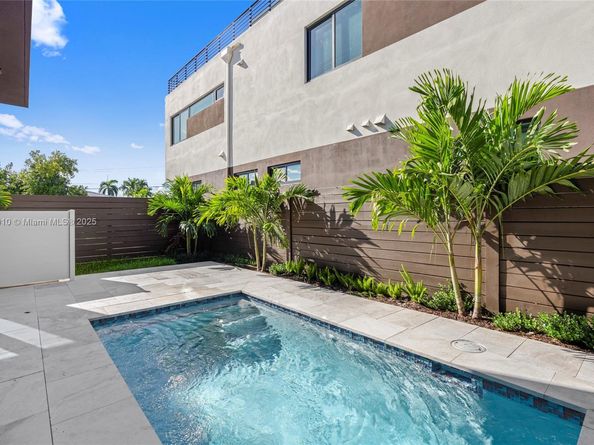 1814 Middle River Dr, Fort Lauderdale FL 33305