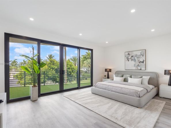 1814 Middle River Dr, Fort Lauderdale FL 33305