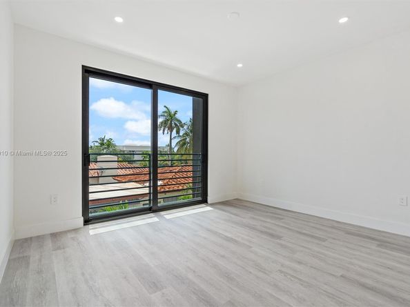 1814 Middle River Dr, Fort Lauderdale FL 33305