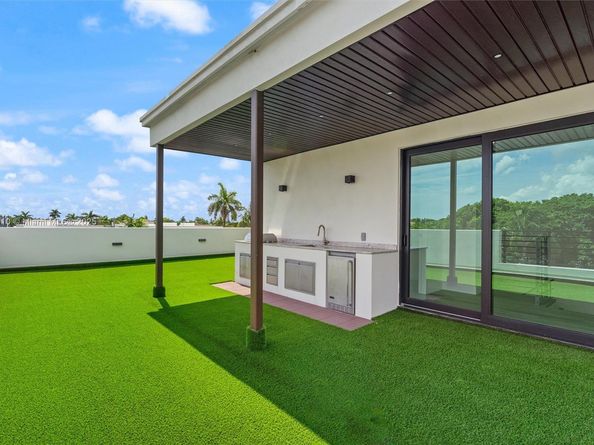 1814 Middle River Dr, Fort Lauderdale FL 33305