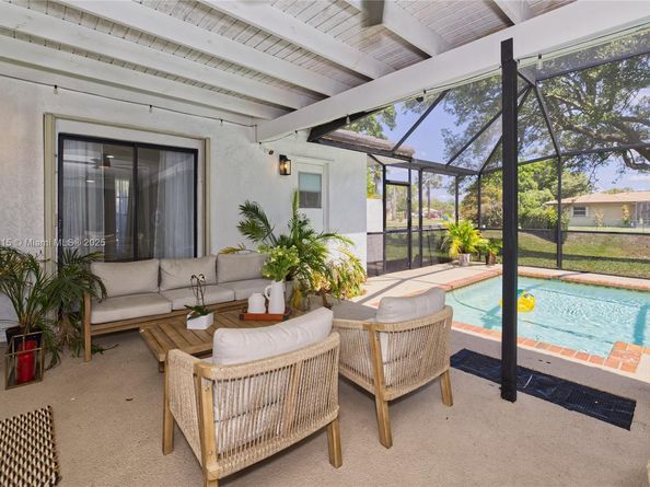 10395 NW 42nd Dr, Coral Springs FL 33065