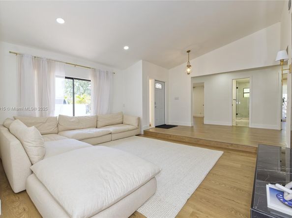 10395 NW 42nd Dr, Coral Springs FL 33065