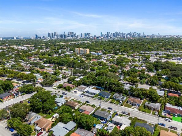 1130 NW 57th St, Miami FL 33127