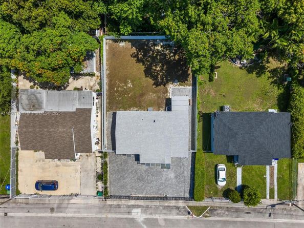 1130 NW 57th St, Miami FL 33127
