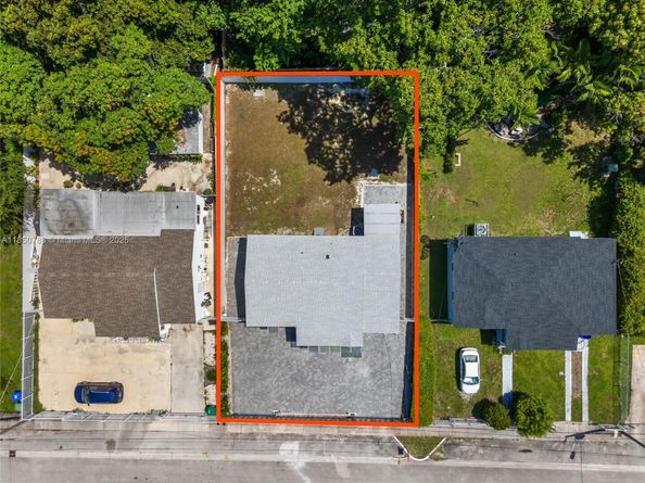 1130 NW 57th St, Miami FL 33127