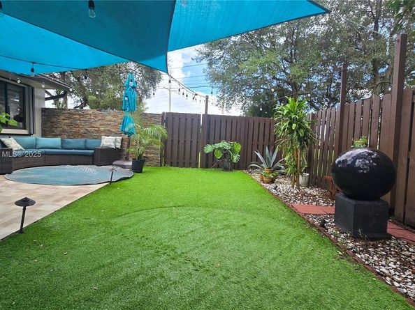 9600 NW 15th Ct, Pembroke Pines FL 33024