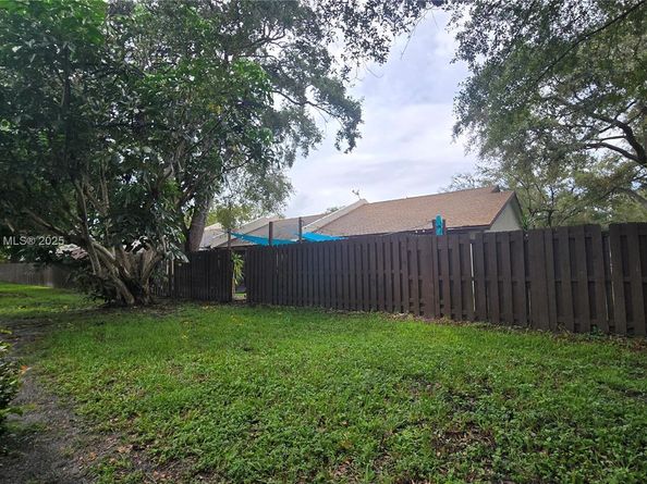 9600 NW 15th Ct, Pembroke Pines FL 33024