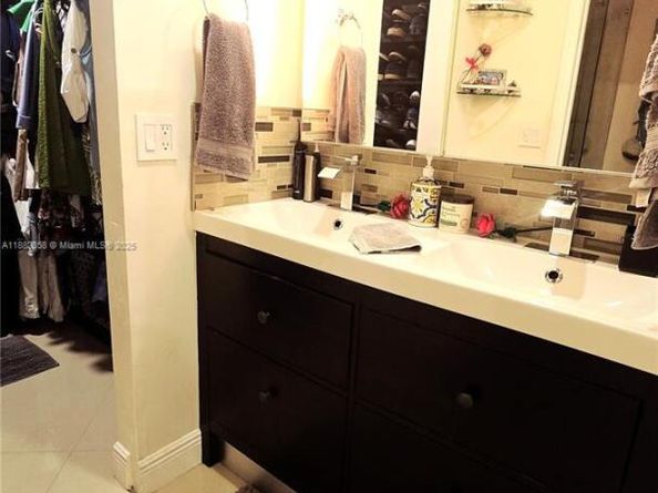 9600 NW 15th Ct, Pembroke Pines FL 33024