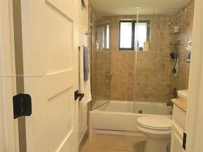 9600 NW 15th Ct, Pembroke Pines FL 33024