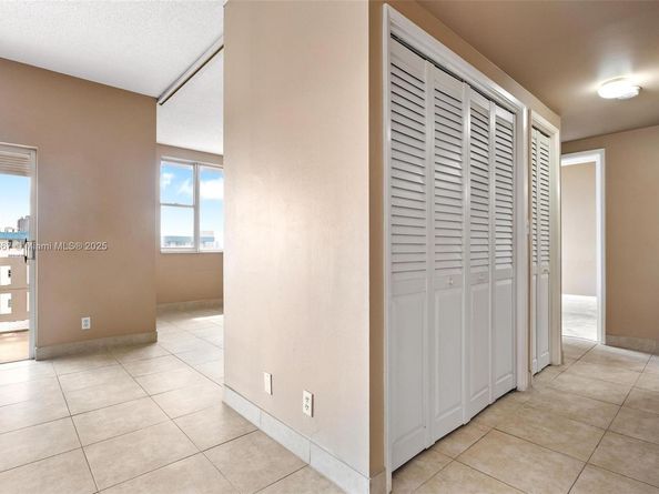 4350 Hillcrest Dr 1016, Hollywood FL 33021