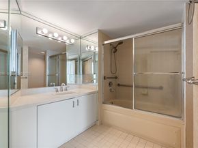 1000 W Island Blvd 3002, Aventura FL 33160