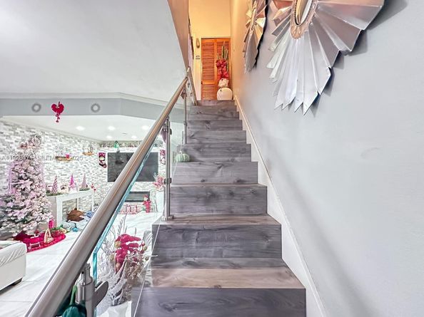 2216 W 53rd Pl 2216, Hialeah FL 33016