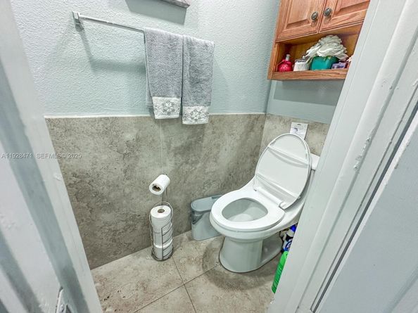 2216 W 53rd Pl 2216, Hialeah FL 33016