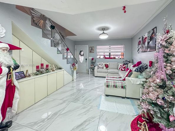 2216 W 53rd Pl 2216, Hialeah FL 33016