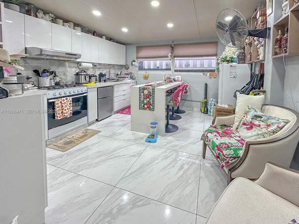 2216 W 53rd Pl 2216, Hialeah FL 33016