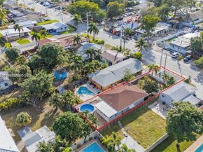 735 NE 38th St, Oakland Park FL 33334