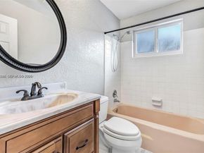 735 NE 38th St, Oakland Park FL 33334