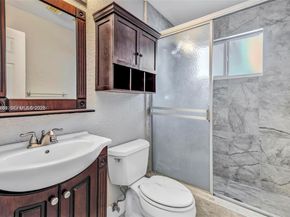 735 NE 38th St, Oakland Park FL 33334