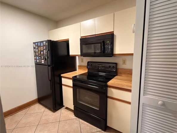 11266 SW 12th St 201, Pembroke Pines FL 33025