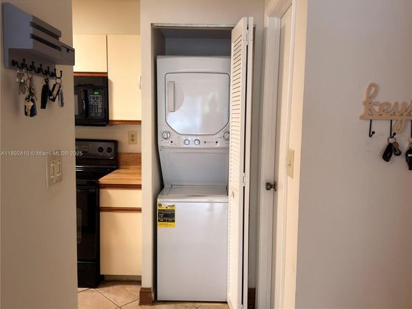 11266 SW 12th St 201, Pembroke Pines FL 33025