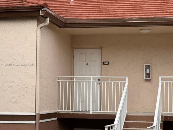 11266 SW 12th St 201, Pembroke Pines FL 33025